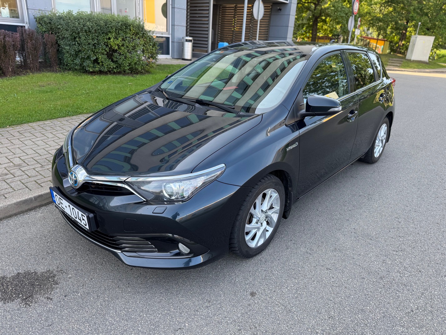 Toyota Auris Hybrid Automatic B
